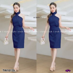 P18139 เดรสแขนกุดเว้าไหล่ ..