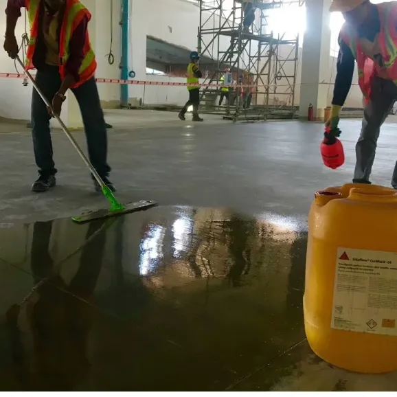 SIKAFLOOR%20CUREHARD-24%20(20L)%201-part%20sodium%20silicate%20clear%20surface%20hardener,%20dust%20proofer%20and%20densifier%20for%20concrete%20-%20Image%203