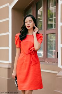 MyDu Shop | Đầm Dự Tiệc Cổ Thuyền MS 2490 – Tay Ngắn Dún Đính Hoa Trước Ngực Vải Mango Cao Cấp