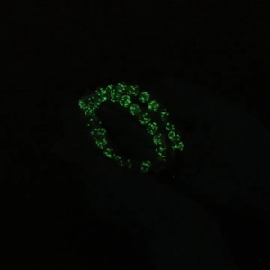 Stylish Glass Bracelet Featuring Nighttime Illuminations for Those Who Appreciate Unique and Fashionable