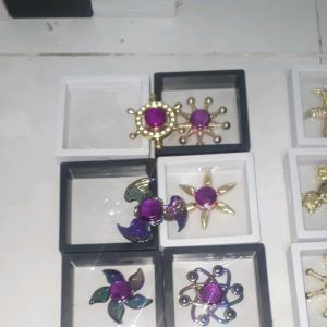 Một con quay spiner bằng kim loại nhiều màu sắc rất đẹp