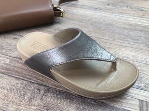 M-4 NEW TOPGRADE SLIDE SOFT RUBBER MATERIALS ELEGANT SLIDE OUTDOOR SLIIPER New style. Madam. Womens shoes. Breathe. Slippers. Sandals. A thick bottom. Non-slip. High quality. It wears well. Comfortable. The Korean version.
