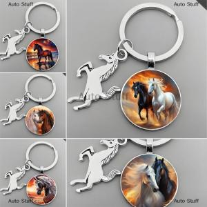 [COD] Auto Stuff พวงกุญแจรูปสัตว์วิ่งม้าพวงกุญแจแก้วทรงหลังเบี้ยลวดลายม้าม้าม้าสวยประณีตของขวัญพวงกุญแจสำหรับผู้ชาย
