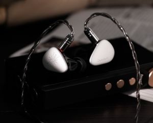 Kiwi Ears Quintet In Ear Monitor 1DD + 2BA + 1 Planar + 1 PZT Hybrid Driver Earphone with Detachable silver-plated OFC Cable Metal Faceplate 3D-Printed Resin Shell for Musician Audiophile headset