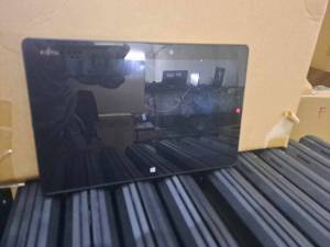 แท็บเล็ต 2in1พร้อมคีย์บร์อด Fujitsu ArrowsTab Q665/M Intel CoreM-5Y31(RAM:8GB/SSD:128GB) ขนาด11.6นิ้ว