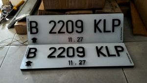 (1SET)PLAT AKRILIK LED TIMBUL MOBIL VARIASI