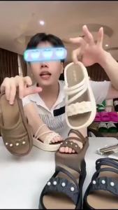 หนาแต่เพียงผู้เดียวสองรองเท้าแตะผู้หญิง 2025 ฤดูร้อนใหม่เน็ตสีแดงนางฟ้าลมรองเท้าแตะกับกระโปรงรองเท้าชายหาดโรมัน