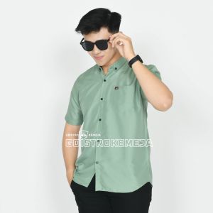 Baju kerja pria kemeja putih polos lengan pendek wajib punya