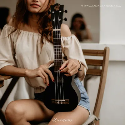 Ukulele Soprano MANDALIKA Hitam Original FULL SET Tas Senar Pick