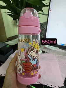 กระบอกน้ำเด็ก LABUBU ขวดน้ำเด็ก ลาบูบู้ พร้อมหลอดดูดและสายสะพายLL550ml