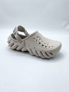 พร้อมส่ง !!  รองเท้า Crocs Echo Clog..