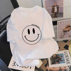 T-Shirt Wanita Lengan Pendek Gaya Korea Motif Emoji Lucu & Katun Bernapas Premium Desain Longgar Slim Fit Ukuran Besar Tren Musim Panas 2025 Streetwear Aesthetic Minimalis Manis dan imut Santai Nyaman Serbaguna Kerah bulat Slip - on Tops