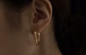 ต่างหูสไตล์เรียบง่าหรูหราใหม่ตกแต่งด้วยมุกทรงเรขาคณิตดีไซน์เก๋ ไม่ซ้ำใคร