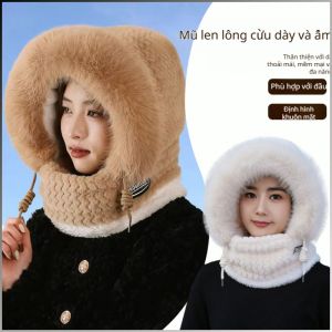 Bộ ba món gồm mũ khăn quàng cổ và mặt nạ dành cho nữ dùng để bảo vệ khi đạp xe vào mùa đông khỏi cái lạnh.