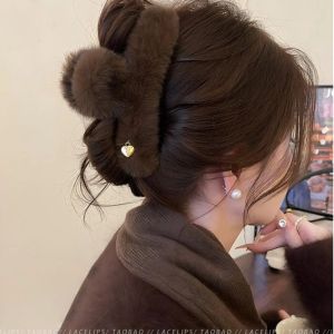 Korean Style Plush Shark Clip Large Soft Fluffy Non-Slip Klip Rambut Daily Party Hair Accessories 🧸