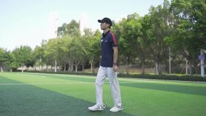 AU New golf shoes for men and women featuring a fixed-sole design and button closure offering comfort breathability and a sporty look for golf enthusiasts