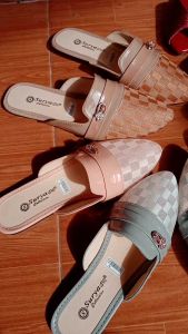 slop wanita bahan jala sol karet
