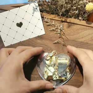 Heart Shape Music Box Hand Windup Octave Box Durability Acrylic for Bedroom Decoration Birthday Gift