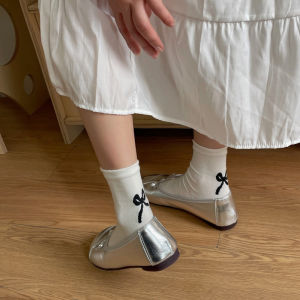 One shoes ถุงเท้าโบว์ ถุงเท้ายาวถึงกลางน่องสำหรับผู้หญิง ผลิตภัณฑ์สปริงใหม่ ถุงเท้าน่องผู้หญิงพร้อมรองเท้าหนังขนาดเล็ก ถุงเท้าขนสั้นของผู้หญิง