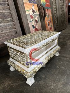 กล่องใส่คัมภีร์  สีขาว หีบบาลีปาฏิโมกข์ ก 45 ลึก 25 สูง 25 cm กล่องปาฎิโมกข์  เขียนทองเส้นลายไทยหีบ สำหรับบรรจุหนังสือ พระคัมภีร์บาลีปาฏิโมกข์