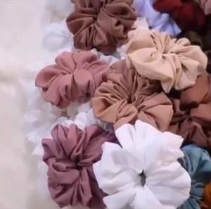 SCRUNCHIE CEPOL HIJAB JUMBO: AKSESORIS HIJAB PRAKTIS UNTUK GAYA KASUAL