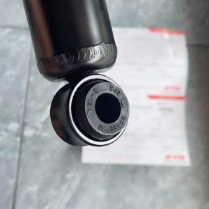 KYB โช้คอัพคู่หลัง Isuzu KB / ฟ้าเตอร์ [1 คู่] 444285 [น้ำมัน กระบอกใหญ่] สีขนาด XL สูงสุด สมการสัมพันธ์ที่ 1 คู่