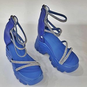 รองเท้าส้นขนมปัง สายคาดเพชร ทรงเตารีด สูง 4 นิ้ว พื้นยาง เปิดหน้าเท้า ปิดส้นเท้า สวยปัง รุ่น 22-8159-1