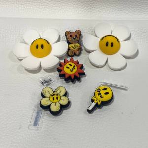 Jibbitz Crocs Clogs สําหรับติดรองเท้าเตะ ใช่ได้ทุกรุ่น