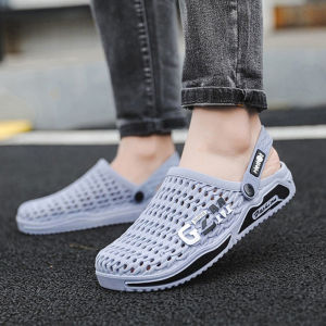 Zishop. ใหม่ รองเท้ารัดส้น ยางนิ่ม น้ำหนักเบาใส่สบายมาก แมทช์ลุคไหนก็เข้าสุดๆ พื้นกันลื่น ซัพพอร์ตเท้าได้ดี ใครไม่มีบอกเลยพลาดมาก รีบกดสั่ง