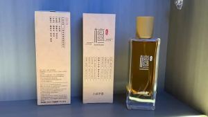 รุ่นใหม่ 2025!! น้ำหอมผู้หญิง น้ำหอมผู้ชาย กลิ่นหอมเบาและคงทน กลิ่นสดชื่นของไม้ กลิ่นไม้สันท์ และกลิ่นของธูปที่ถวายในวั