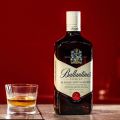 Ballantines finest blended scotch Scotland, có hộp. 