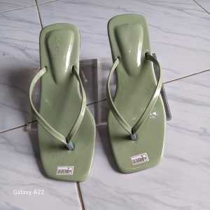Sandal  wanita  hak tahu  3 cm  zee  model  jepit