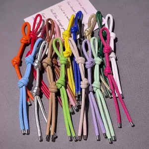 พวงกุญแจนำโชค Wenchang ผูกปมมาตรฐานหนัง PU เสน่ห์เป้สะพายหลังสำหรับพวงกุญแจและแรงบันดาลใจ