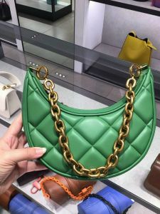 (Auth Tuồn Chính Hãng) Túi Đeo Chéo Đeo Vai CNK Trần Ô Dáng Mặt Trăng Khuyết Size 21cm Kèm Túi Giấy Hãng