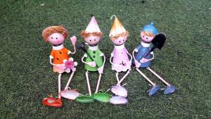 ตุ๊กตาห้อยขาสังกะสีขายยกชุด ชุดละ4ตัว (ไม่รวมเก้าอี้)