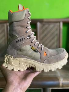 SEPATU SAFETY DELTA BOOTS PRIA AGLS CREAM UJUNG BESI SOL KARET