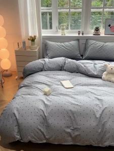Simple ins Polka Dot Four-Piece Set Washed Cotton Bed Sheet Duvet Cover All-Season Single Double Student Dormitory Three-Piece Set LZD