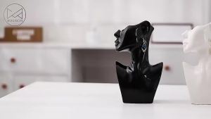 Minimalist Creative Female Side Face Glossy Glaze Ceramic Vase High-end Nordic Style Clothing Store Window Ins Decoration