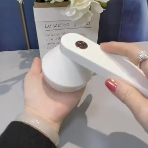 Electric Lint Remover Rechargeable - 2023 New Portable Instantly Lint Remover Magic Fabric Shaver Fuzz Remover Electric Lint Remover for Clothes Effective Lint Shaver for Home Daily Use (Green)