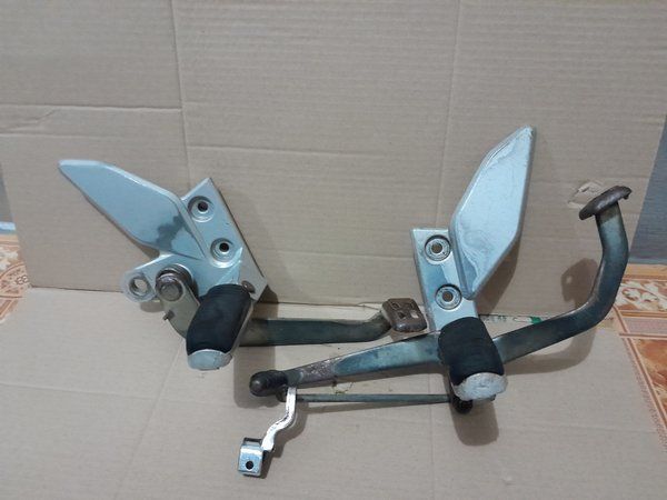 Foot step depan Vixion old lama original copotan Footstep depan dudukan kaki depan