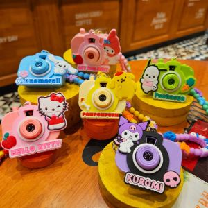 Dreamo Sanrio Mini Projector Camera Keychain Pochacco Kuromi Melody Kids Toy Keychain Super Cute Pendant Bag Charm