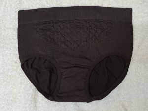 กางเกงในผู้หญิง ผ้าทอ ไร้ตะเข็บหน้าและข้างช้อนก้น ไม่เข้าวิน 8814