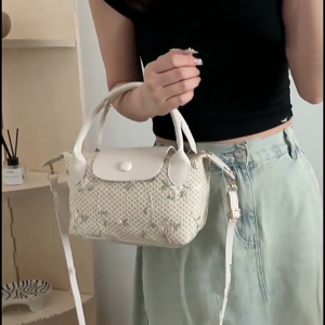 Casual Straw Shoulder Bag Large Capacity Handbag Practical and Elegant Crossobdy Bags for Work and Travel Vacation