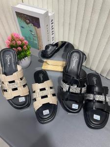 Big Sale Sandal Wanita Model Terbaru 2025 Remaja / Sandal Santai Dirumah Simpel Cantik / Fasion Wanita CUCI GUDANG