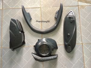 COMBO BỘ ỐP PHỤ KIỆN TRANG TRÍ DÙNG CHO ĐỜI XE GRANDE 2019 2020 2021 2022 CACBON ( 4 MÓN : TAY DẮT SAU CHE PÔ QUẠT GIÓ BẦU E )