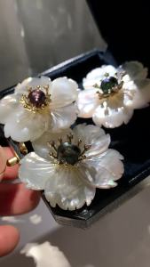 X2678-146 Natural Seawater Shell Flower Brooch Freshwater Pearl Peach Blossom Pin Clothing Brooch For Women