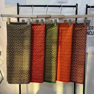 MOMOBATIK ผ้าถุงลายไทยคุณภาพดี สีสด มาครบทุกลายแล้ว กว้าง 2 เมตร เย็บแล้ว มีเก็บปลายทางด้วยนะ