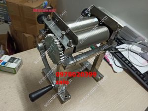 Máy cán mực quay tay làm bằng inox cán cá đối