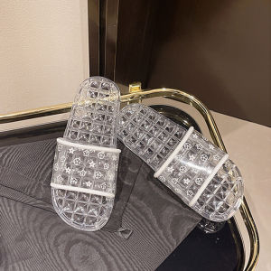 QZshop มาแล้วจ้ามาแล้ว รองเท้าแตะแฟชั่นแบบสวม รุ่นนี้แนะนำเลย งานยางนิ่มนิ่ม น้ำหนักเบา กันลื่นคือแน่นเวอร์ แถมดีไซน์น่ารักตะมุตะมิมาก มี 2 สี ใครไม่มีรีบกด ด่วนเลย