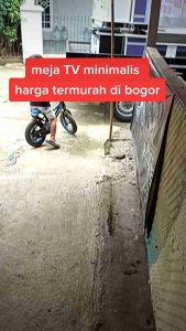 Meja TV 32inch Minimalis Rak Ukuran 140x40x70 cm